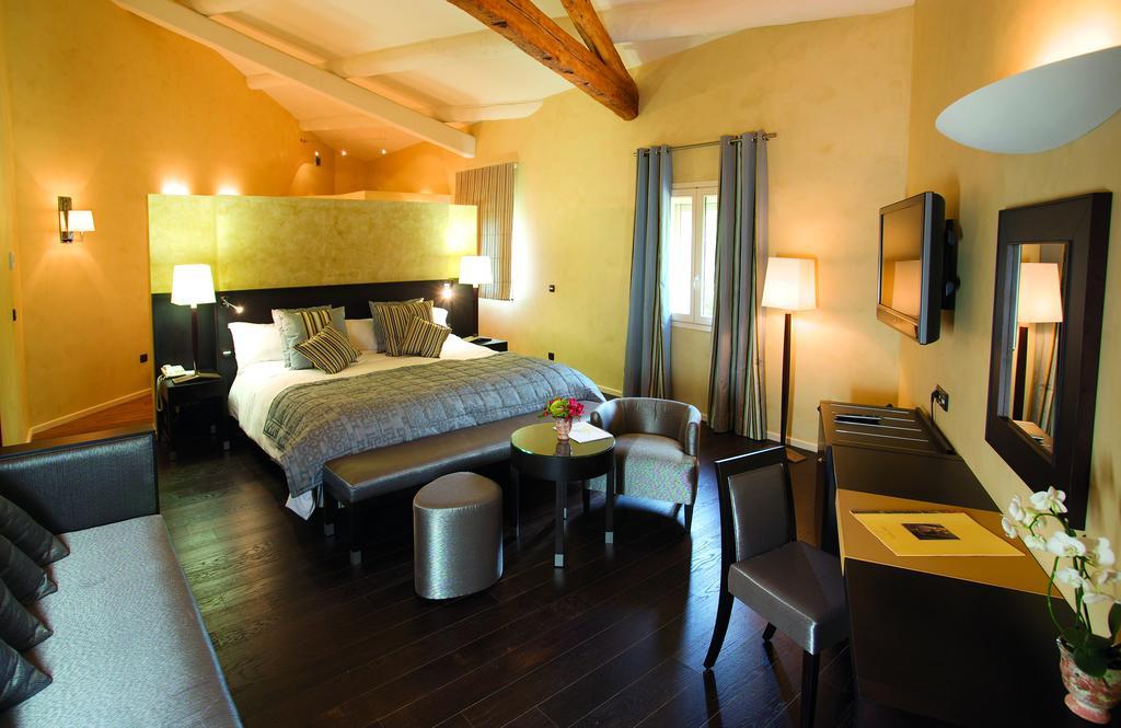 Hotel & Restaurants - Maison Chabran Pont-de-lʼIsère Exteriör bild